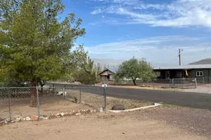 20519 E Emerald Dr, Black Canyon City, AZ 85324 - Photo 4