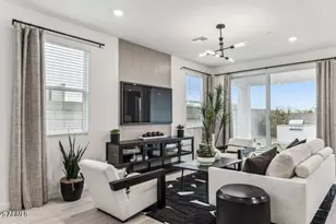 9829 S 12th St, Phoenix, AZ 85042 - Photo 4