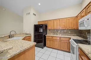 9027 E Coopers Hawk Dr, Sun Lakes, AZ 85248 - Photo 8