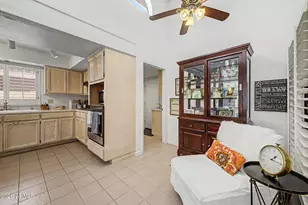10626 North 8th St, Phoenix, AZ 85020 - Photo 8
