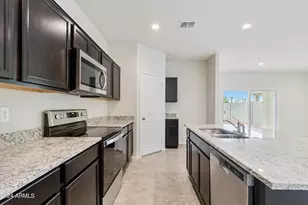 625 W Bunker Hl St, Florence, AZ 85132 - Photo 2