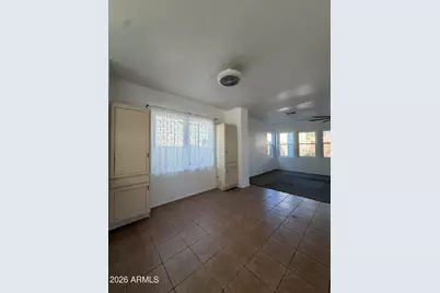 7245 S 41st Drive, Phoenix, AZ 85041 - Photo 8