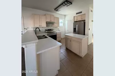 7245 S 41st Drive, Phoenix, AZ 85041 - Photo 6