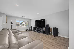 2357 W Betty Elyse Ln, Phoenix, AZ 85023 - Photo 2