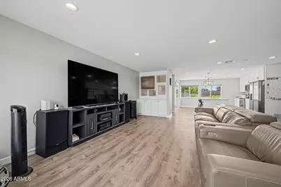 2357 W Betty Elyse Lane, Phoenix, AZ 85023 - Photo 4