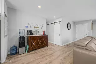 2357 W Betty Elyse Ln, Phoenix, AZ 85023 - Photo 6