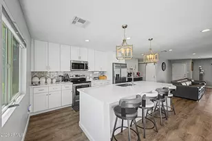 2357 W Betty Elyse Ln, Phoenix, AZ 85023 - Photo 8