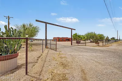 50087 W Julie Lane, Maricopa, AZ 85139 - Photo 2