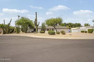 5402 E Laurel Ln, Scottsdale, AZ 85254 - Photo 4