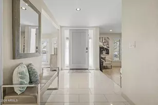 5402 E Laurel Ln, Scottsdale, AZ 85254 - Photo 2