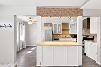 10223 N 17th Drive, Phoenix, AZ 85021 - Photo 8
