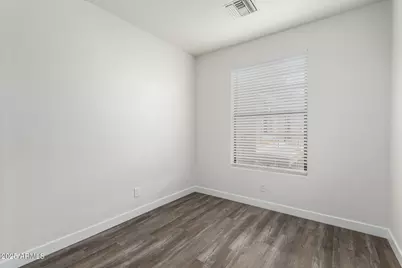111 W Beth Drive, Phoenix, AZ 85041 - Photo 18