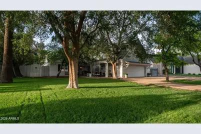 3244 E Weldon Avenue, Phoenix, AZ 85018 - Photo 2