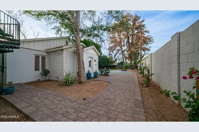 3244 E Weldon Avenue, Phoenix, AZ 85018 - Photo 10