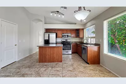 15857 W Moreland Street, Goodyear, AZ 85338 - Photo 10