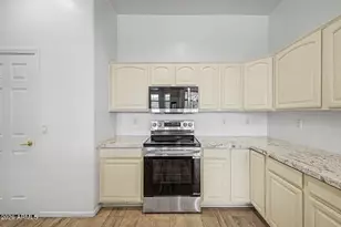 907 E Gary Ln, Phoenix, AZ 85042 - Photo 12