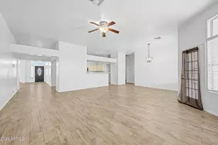907 E Gary Ln, Phoenix, AZ 85042 - Photo 8