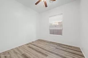907 E Gary Ln, Phoenix, AZ 85042 - Photo 26