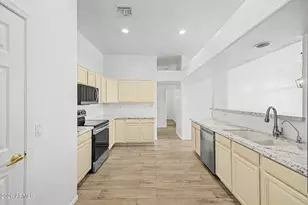 907 E Gary Ln, Phoenix, AZ 85042 - Photo 14