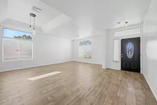 907 E Gary Ln, Phoenix, AZ 85042 - Photo 4