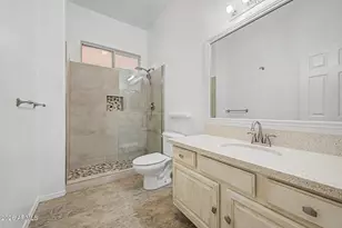 907 E Gary Ln, Phoenix, AZ 85042 - Photo 32