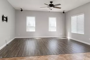1937 W Busoni Pl, Phoenix, AZ 85023 - Photo 2