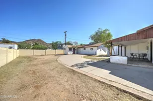 1124 W Cochise Dr, Phoenix, AZ 85021 - Photo 18