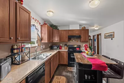 512 W Claessens Drive, Morristown, AZ 85342 - Photo 6