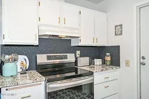 10888 W Emerald Dr, Sun City, AZ 85351 - Photo 10