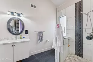 2106 E Kaler Dr, Phoenix, AZ 85016 - Photo 44