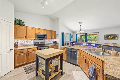 137 S Hancock Trail, Casa Grande, AZ 85194 - Photo 6