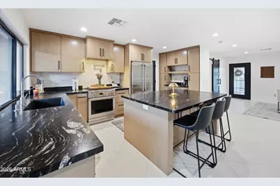 2002 E Vista Drive, Phoenix, AZ 85022 - Photo 2