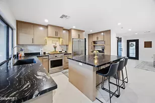 2002 E Vista Dr, Phoenix, AZ 85022 - Photo 2