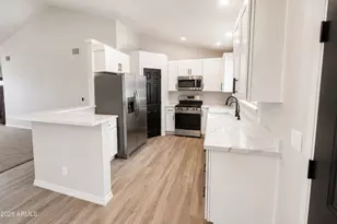 4517 E Desert View Dr, Phoenix, AZ 85044 - Photo 10