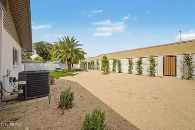 2818 E Malapai Drive, Phoenix, AZ 85028 - Photo 32