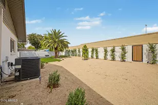 2818 E Malapai Dr, Phoenix, AZ 85028 - Photo 32