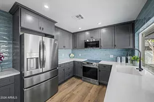 2818 E Malapai Dr, Phoenix, AZ 85028 - Photo 12