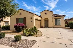 879 E Bellerive Pl, Chandler, AZ 85249 - Photo 2