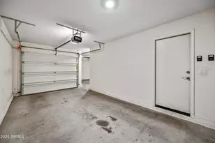 8047 W Albeniz Pl, Phoenix, AZ 85043 - Photo 22