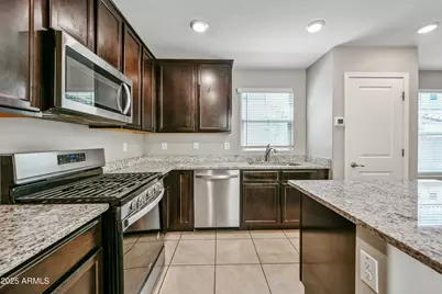 8047 W Albeniz Place, Phoenix, AZ 85043 - Photo 6
