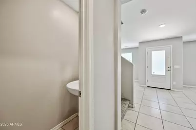 8047 W Albeniz Place, Phoenix, AZ 85043 - Photo 14