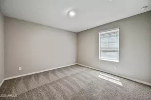 8047 W Albeniz Pl, Phoenix, AZ 85043 - Photo 20