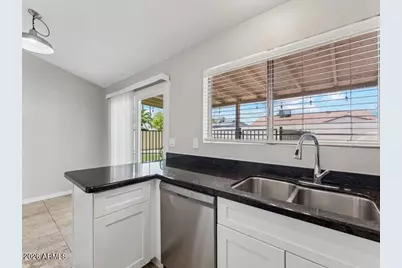 7522 W Highland Avenue, Phoenix, AZ 85033 - Photo 8