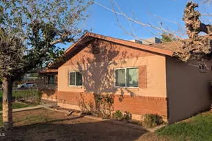 305 S Monterey St, Gilbert, AZ 85233 - Photo 2