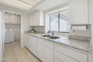 3302 E Wescott Dr, Phoenix, AZ 85050 - Photo 10