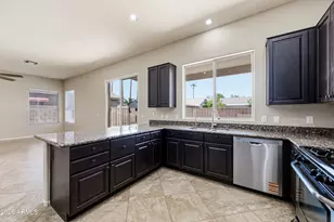 7751 W Maui Ln, Peoria, AZ 85381 - Photo 10