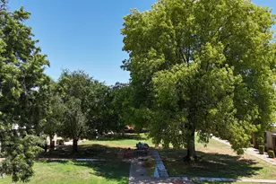 10016 W Hawthorn Dr, Sun City, AZ 85351 - Photo 26