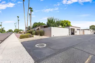 10016 W Hawthorn Dr, Sun City, AZ 85351 - Photo 22