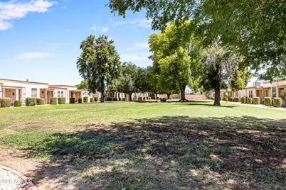 10016 W Hawthorn Drive, Sun City, AZ 85351 - Photo 24