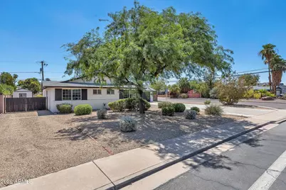 3001 E Cholla Street, Phoenix, AZ 85028 - Photo 2